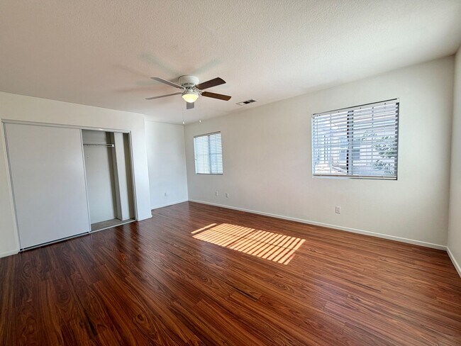 Building Photo - Spacious Oak Creek Cul-de-Sac Home with 5 Bedrooms & 3-Car Garage