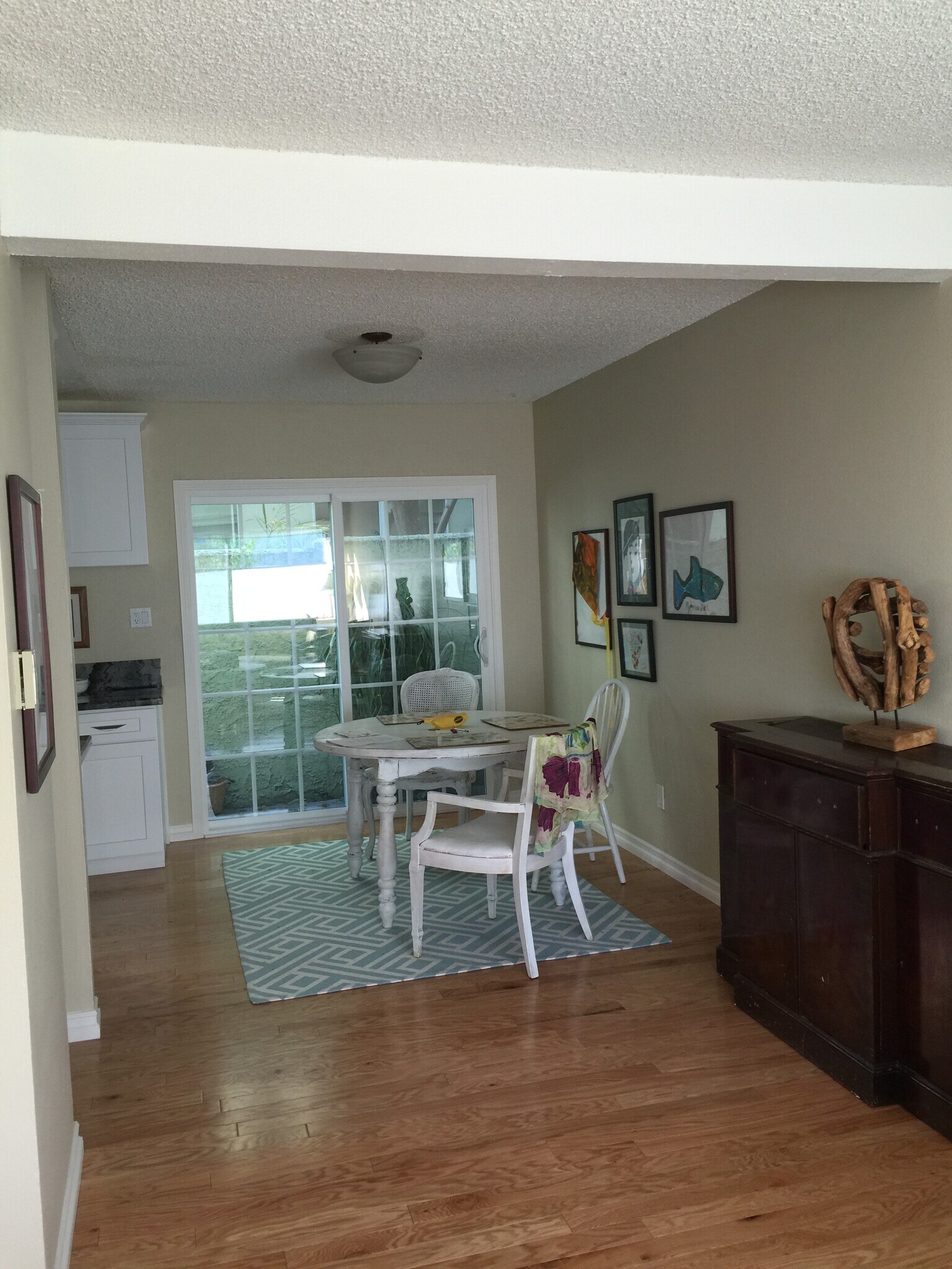 Building Photo - 637 Flower Ave