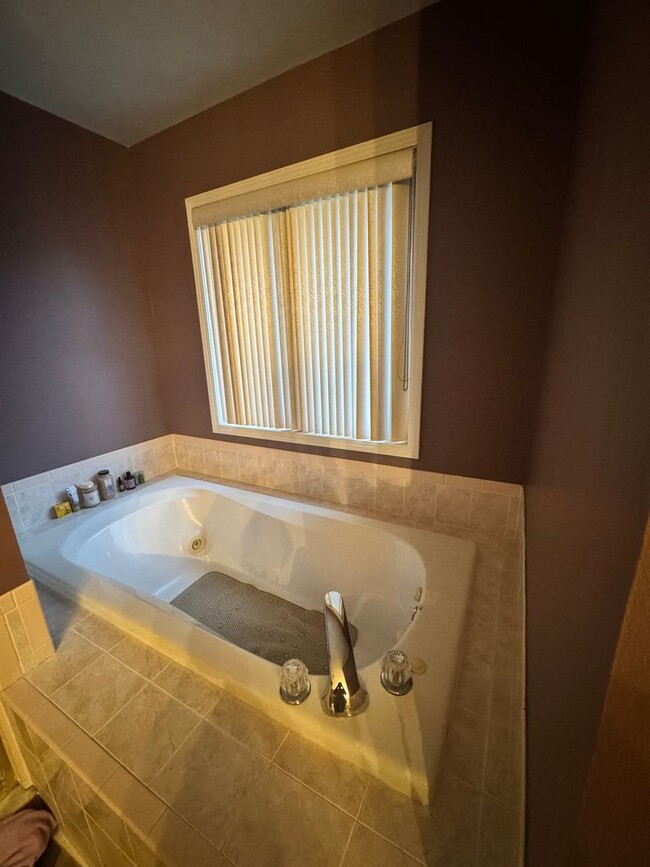 Building Photo - 14466 Doebler Dr