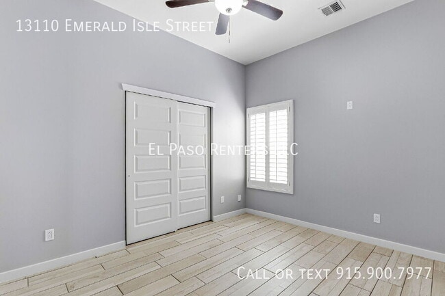 Building Photo - 13110 Emerald Isle St