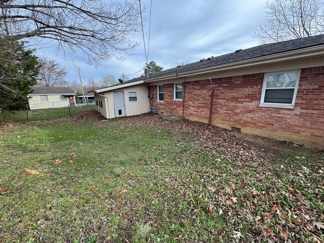 Building Photo - 937/939 E 6TH Ave