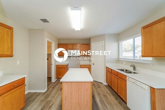 Building Photo - 4 Bedroom Pet-Friendly Home in San Antonio, TX with Main Street Renewal