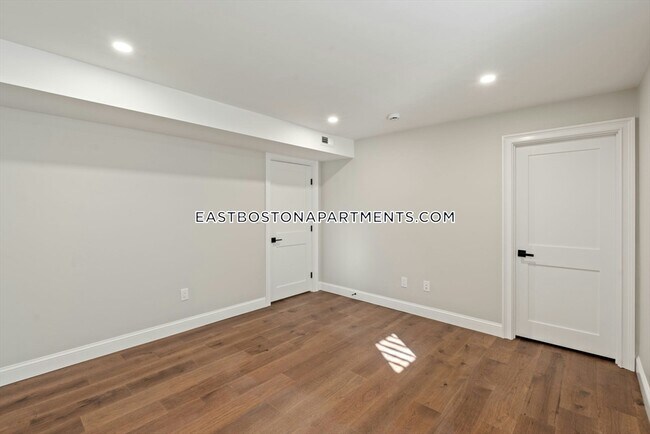 Building Photo - 120 St Andrew Rd