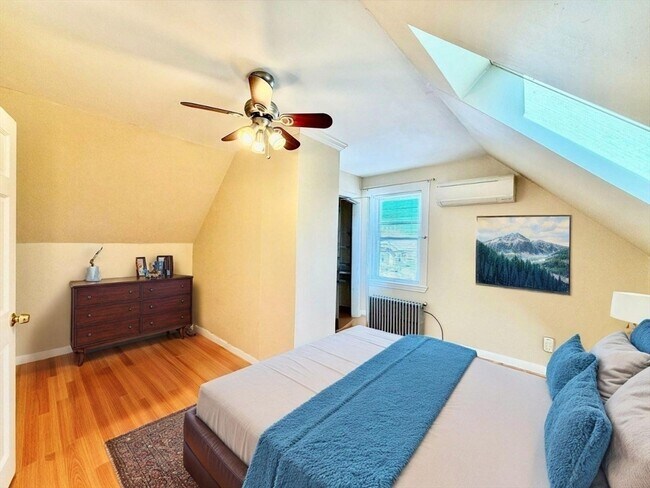 Building Photo - 12 Hall Pl