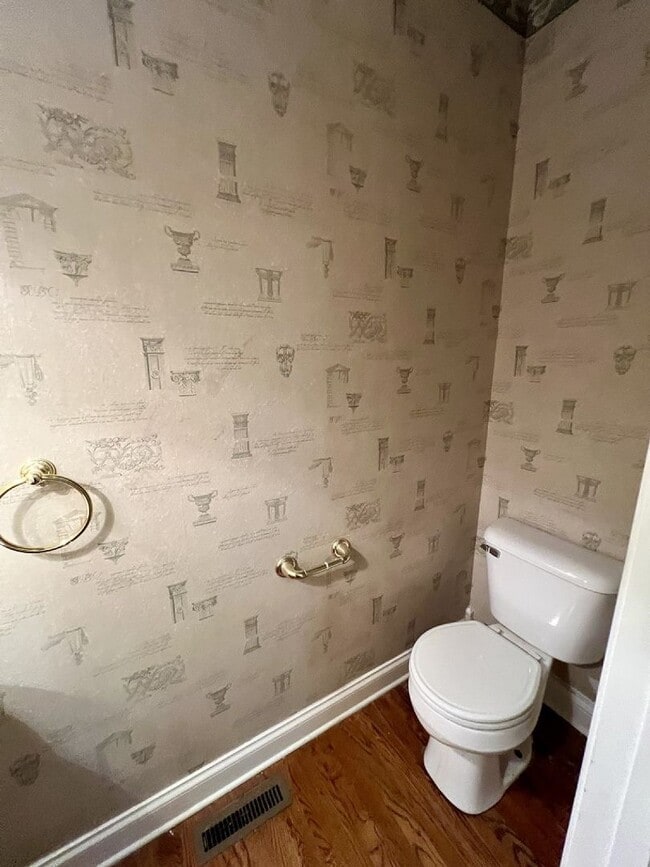 Building Photo - 3BR 2.5BA + Bonus Executive Townhome Near MTSU, FREE Lawn Care!