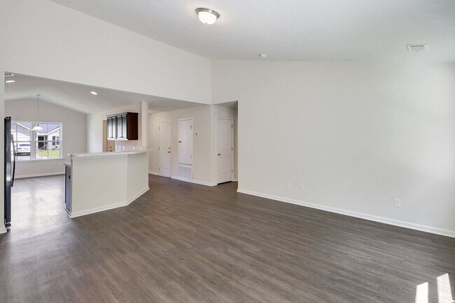 Building Photo - 3 bed 2 bath - Hartfof