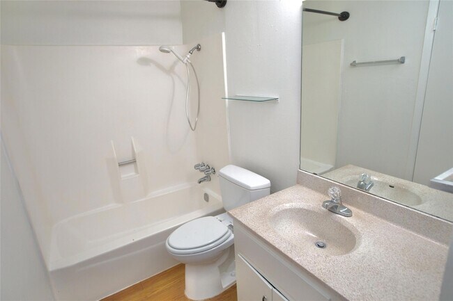 Building Photo - 1301 Glenda Dr