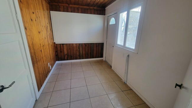 Building Photo - 3 Bedroom Home with Garage in Lebec