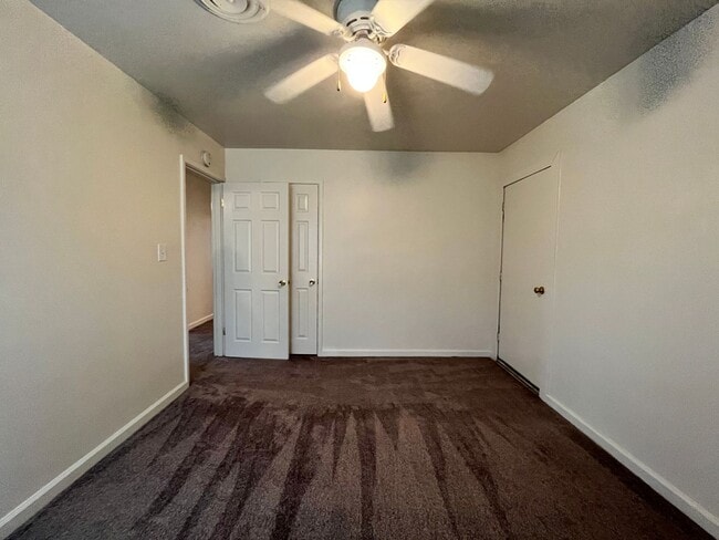 Building Photo - Centrally located 3-bedroom house