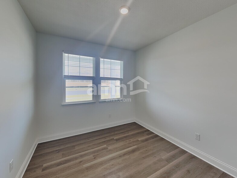 Building Photo - 998 Heritage Blvd