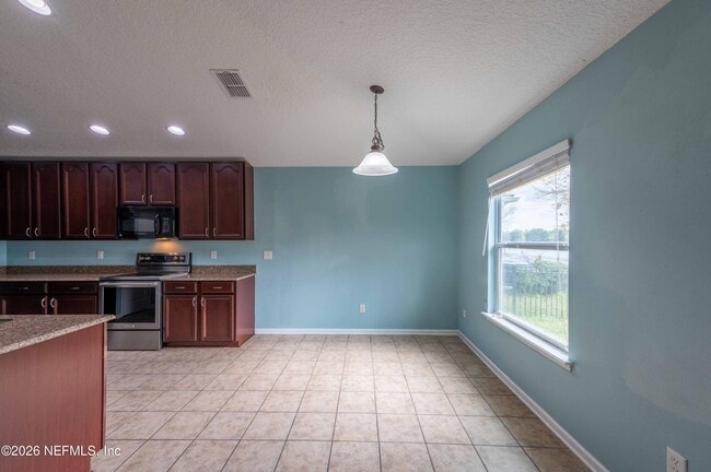 Building Photo - 4667 Pine Lake Dr