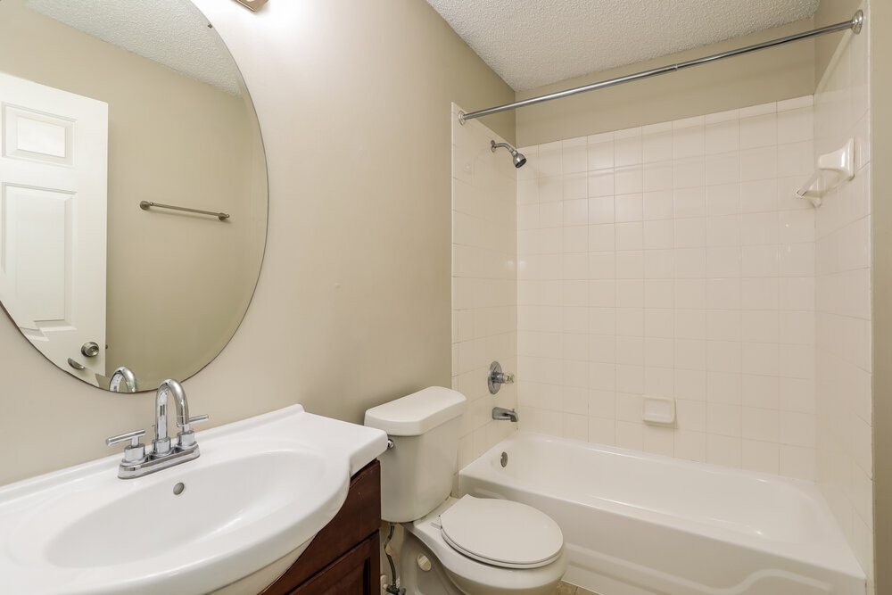 Building Photo - 3233 Chantilly Ct