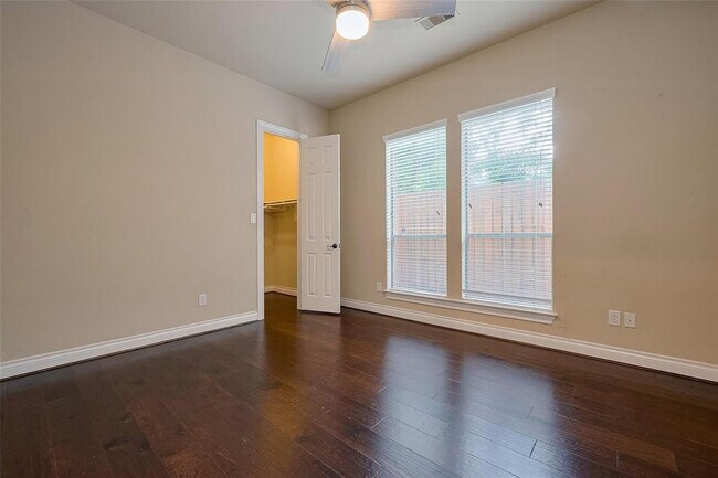Building Photo - 25307 Oakton Springs Dr