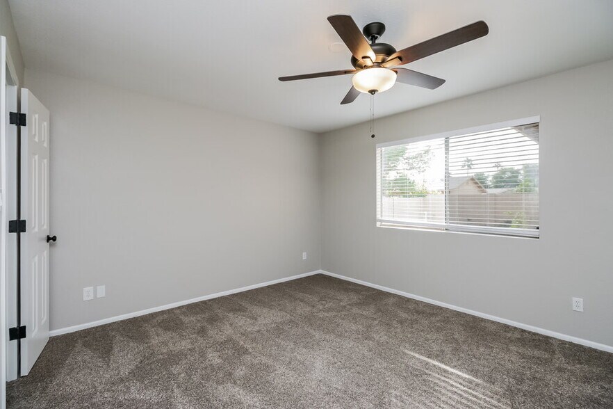 Building Photo - 3421 E Dragoon Ave
