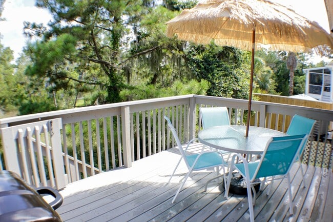 Building Photo - 7 Teakwood Dr