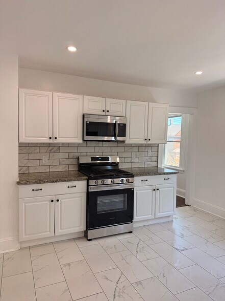 Building Photo - 103 Fox St