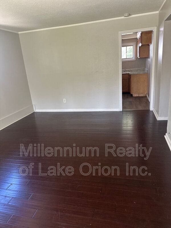 Building Photo - 11263 Edgemont Ave