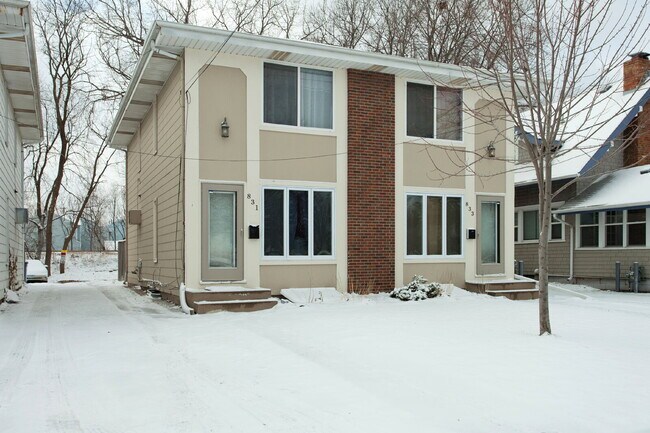 Building Photo - Charming 3-Bed Duplex in SE Minneapolis