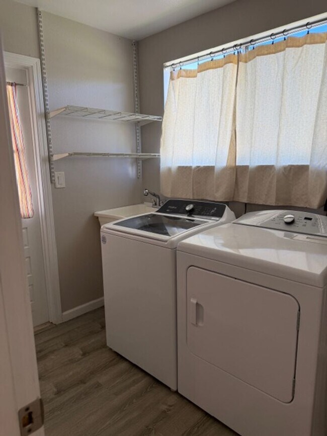 Building Photo - 75 Kaupea St