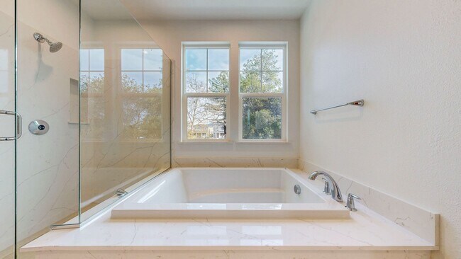 Building Photo - 2782 Sassy St