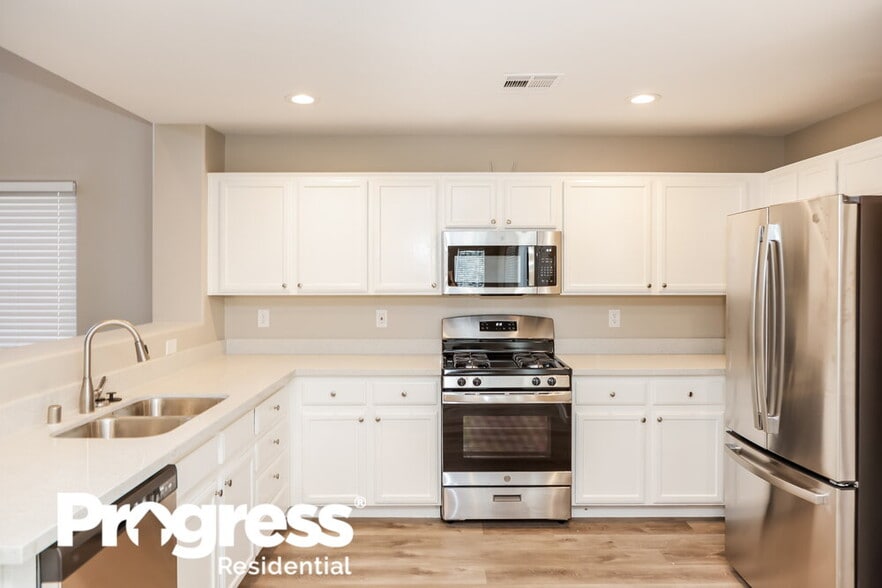 Building Photo - 7875 Windhamridge Dr