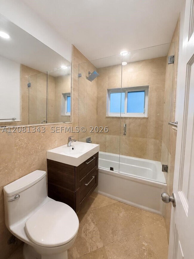 Building Photo - 7715 SW 57th Ave