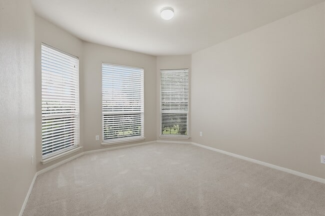 Building Photo - 506 Carson Ridge Dr