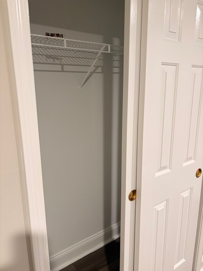 Building Photo - 10717 N Park Ave