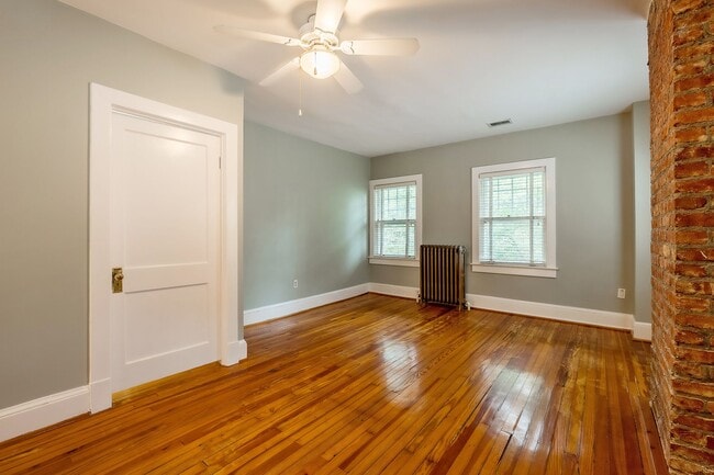 Building Photo - Classic Chevy Chase Charm in NW DC Availab...