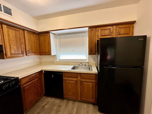 Building Photo - 6086 Hoover Dr