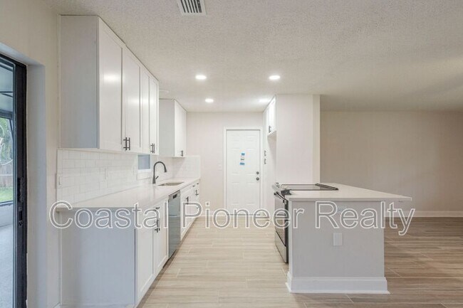 Building Photo - 4600 Venetian Blvd NE