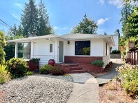 Building Photo - Maple Leaf Home