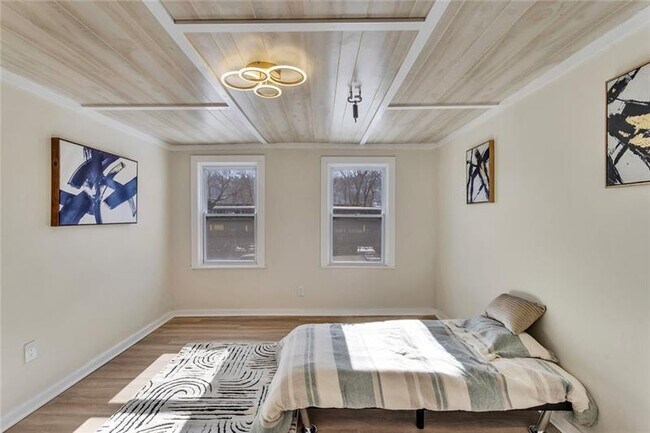 Building Photo - 407 Short Canal St