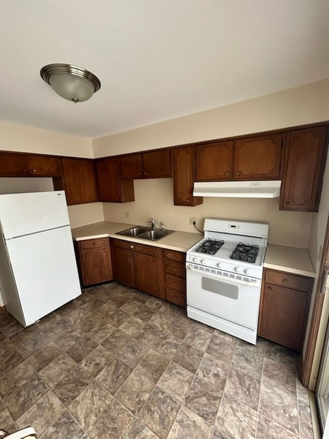 Building Photo - Beautiful 2 Bedroom Apartment in the heart...