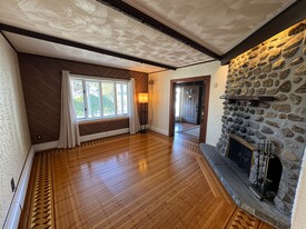 Building Photo - 5 Howard St