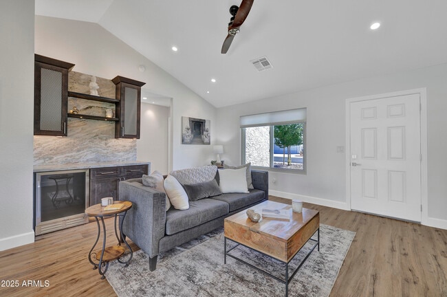 Building Photo - 1362 E Wickieup Ln