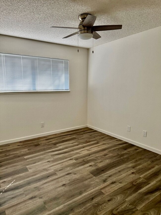 Building Photo - TROVITA-6816/6818