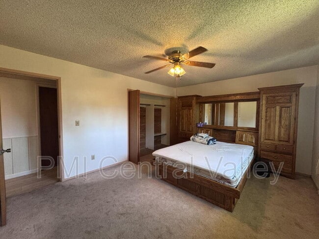 Building Photo - 4650 Dahlia Dr