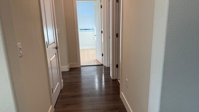 Building Photo - 829 Bamboo Dr