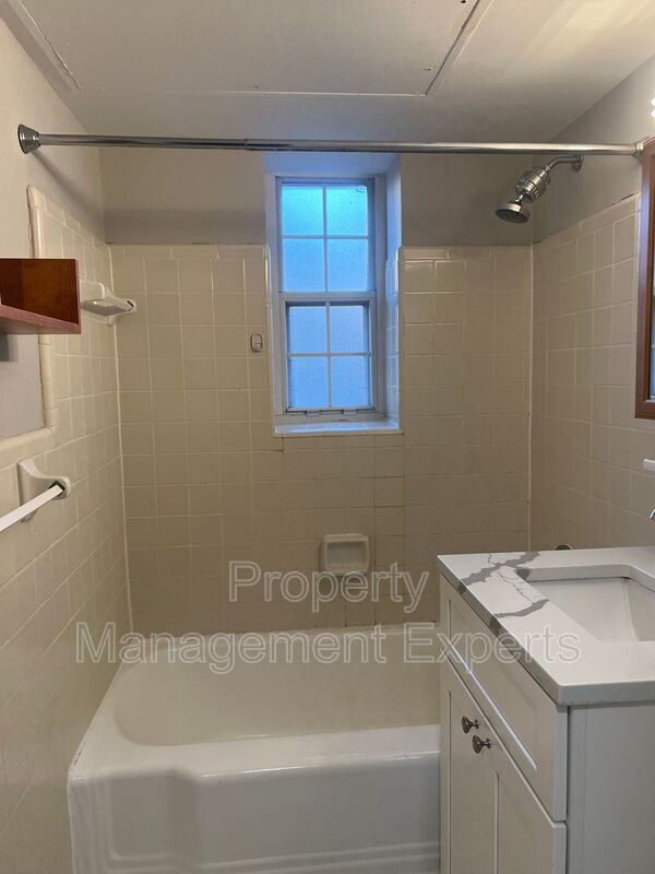 Building Photo - 1322 Fort Myer Dr