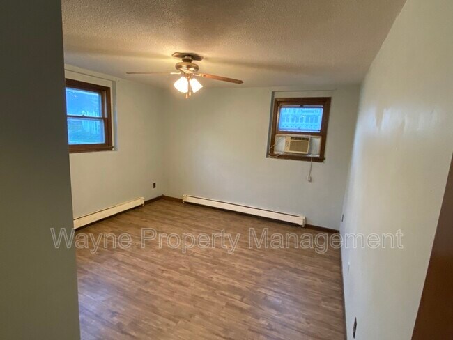 Building Photo - 1215 2nd St