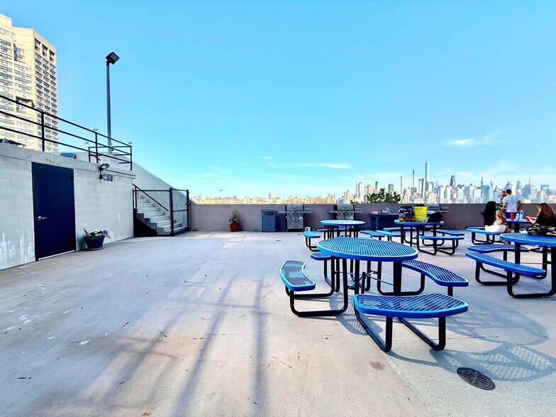 Building Photo - 6600 Boulevard E