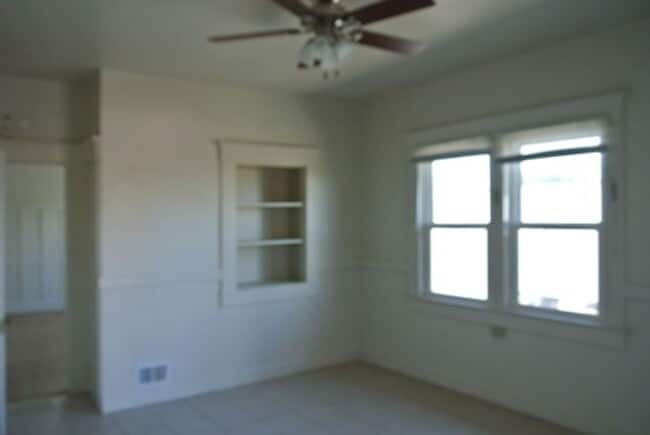 Building Photo - Charming Craftsman-Style 2BD/1BA Duplex – ...