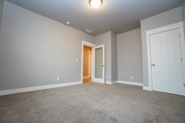 Building Photo - 2303 E Fratello St