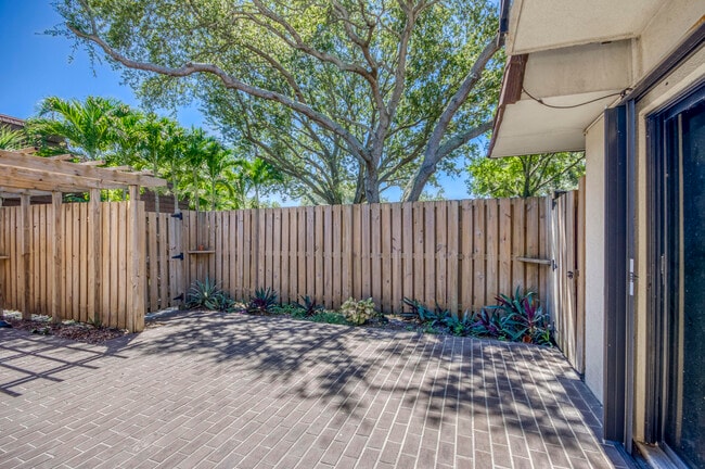 Building Photo - 1221 12th Ln