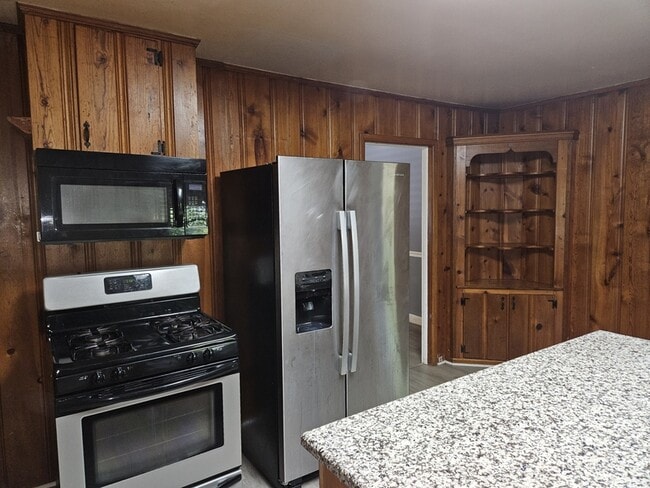 Building Photo - 1737 Ireland Dr