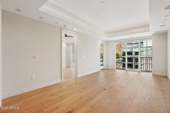 Building Photo - 4240 E Camelback Rd