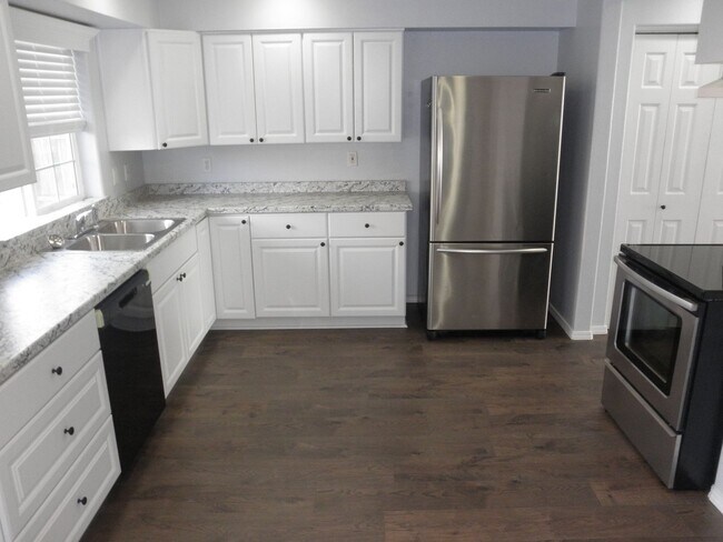 Building Photo - Updated