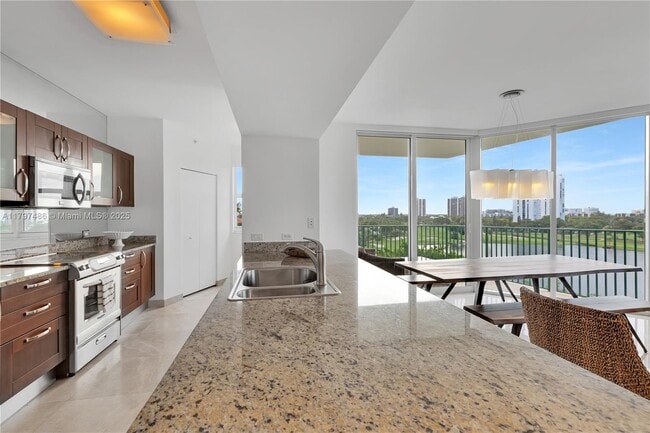Building Photo - 20000 E Country Club Dr