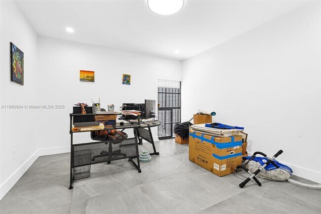 Building Photo - 15547 Braemar Ct